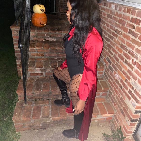 Red Cape - Picture 2 of 2